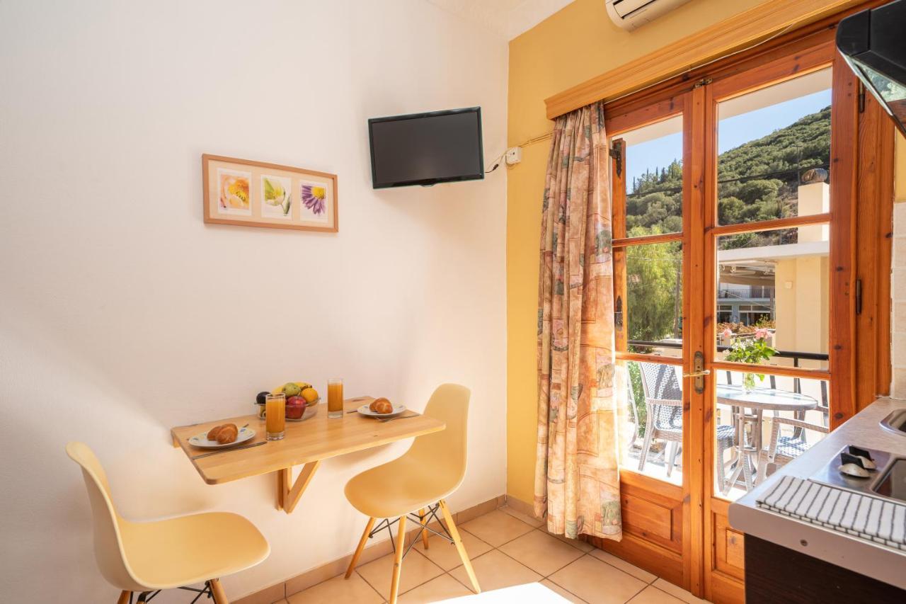 Alexatos Studios & Apartments Agia Efimia Exterior photo