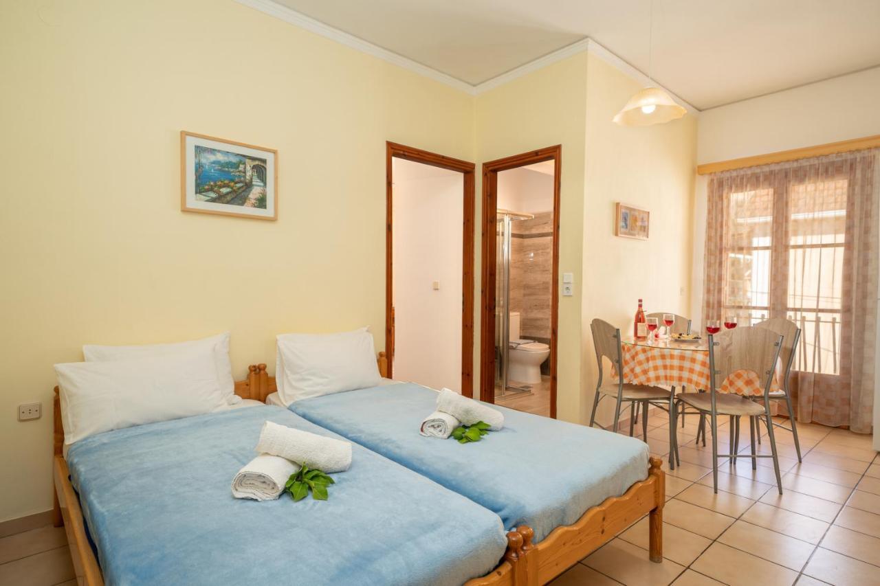 Alexatos Studios & Apartments Agia Efimia Exterior photo