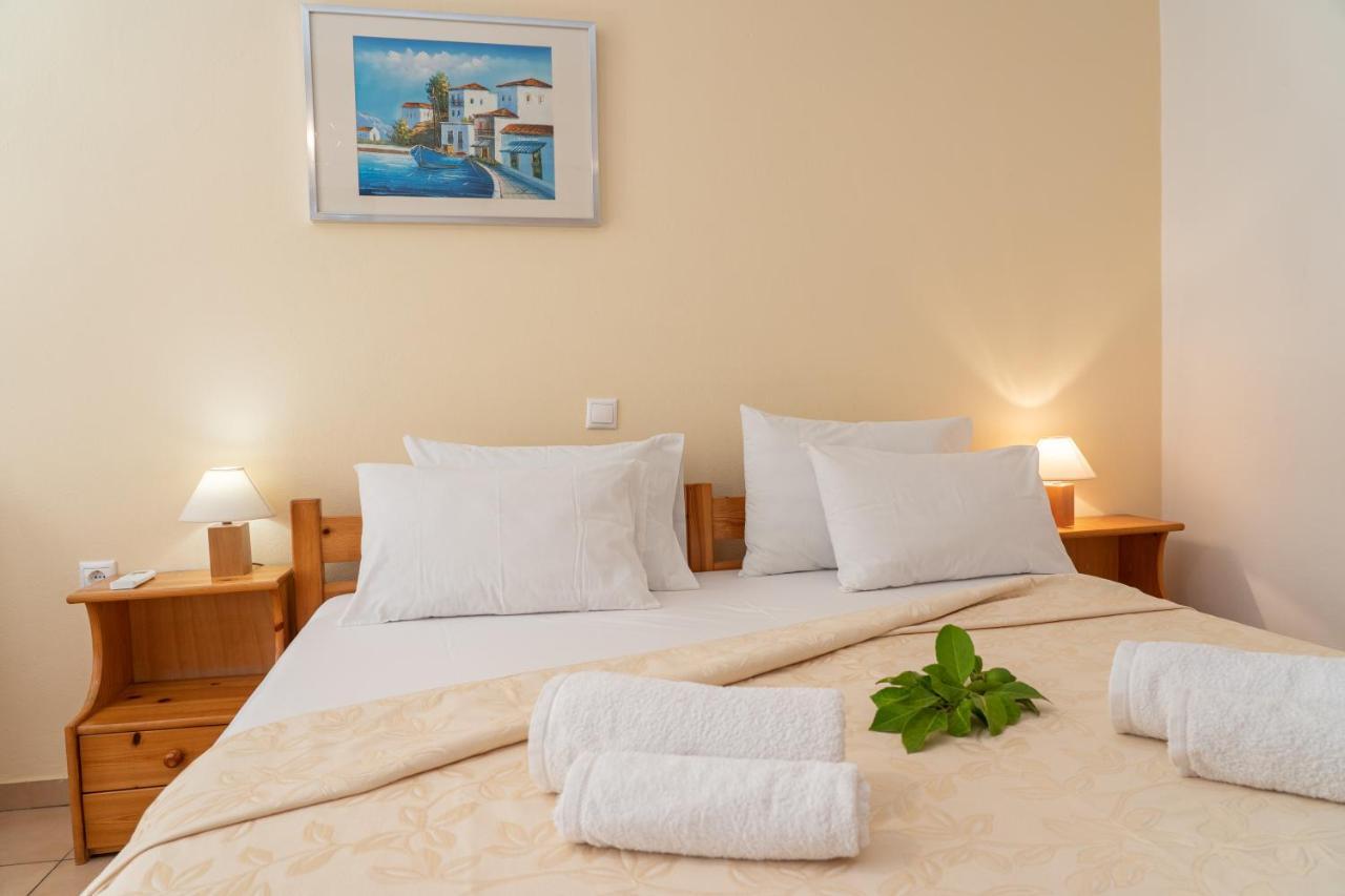 Alexatos Studios & Apartments Agia Efimia Exterior photo