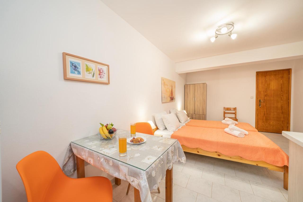 Alexatos Studios & Apartments Agia Efimia Exterior photo