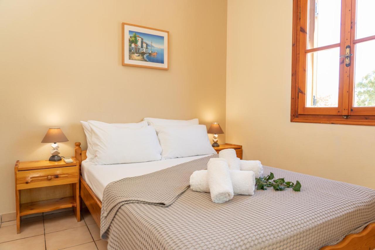 Alexatos Studios & Apartments Agia Efimia Exterior photo