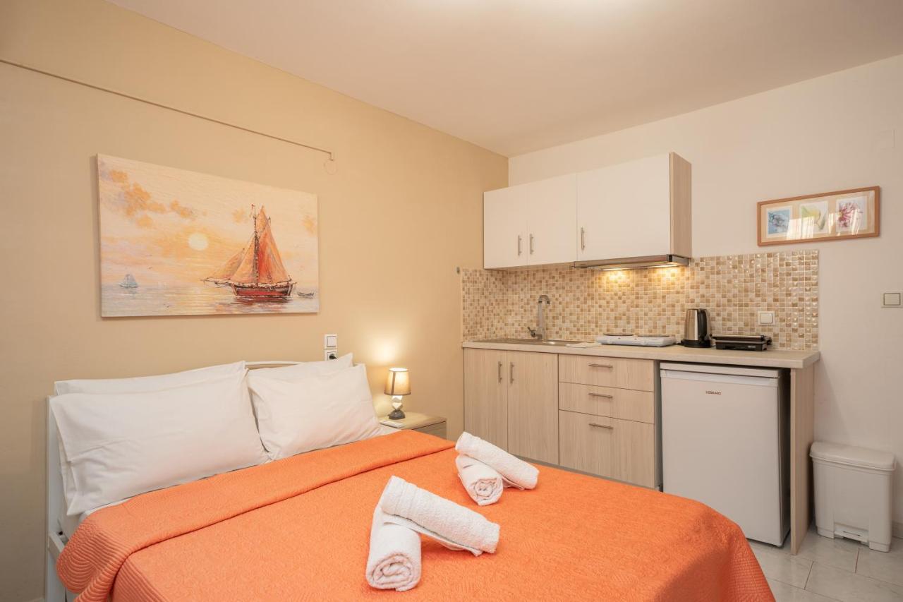 Alexatos Studios & Apartments Agia Efimia Exterior photo