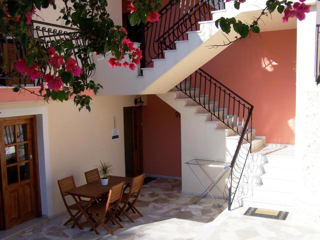 Alexatos Studios & Apartments Agia Efimia Exterior photo